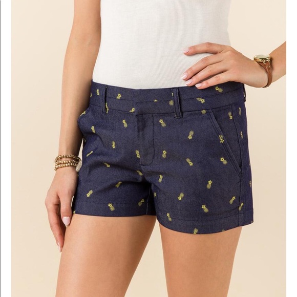 Gillian Harper Pineapple Printed Shorts - Picture 7 of 8